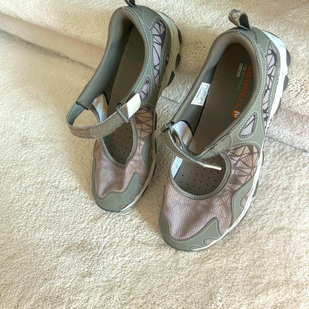 Merrell select water grip Mary Jane. Women’s 8. Grey.